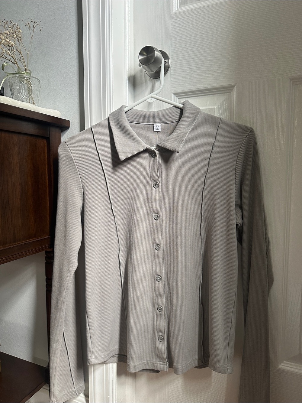 GU Long-Sleeve Collared Button-Up Shirt in Light Gray